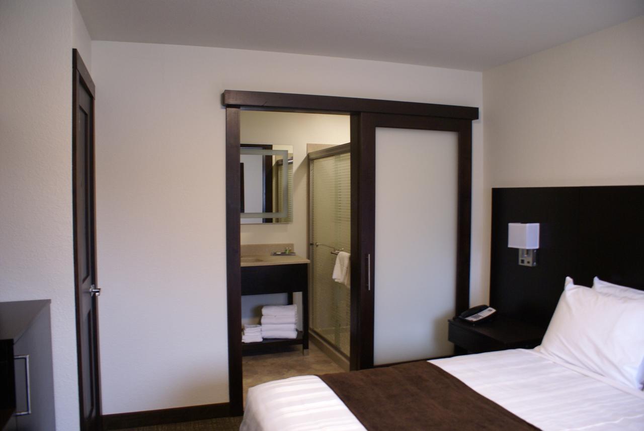 Boarders Inn & Suites By Cobblestone Hotels - Syracuse Exterior foto
